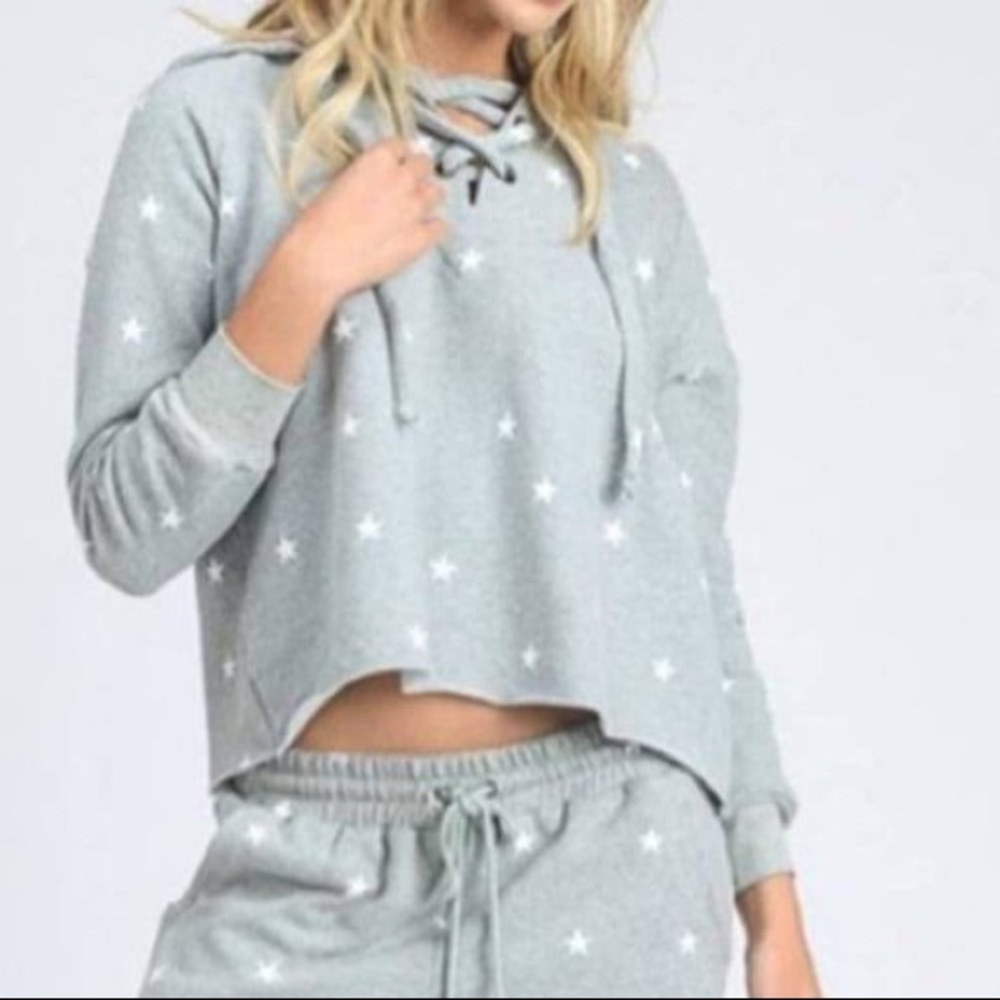 Storia: grey star hoodie size small (runs big)